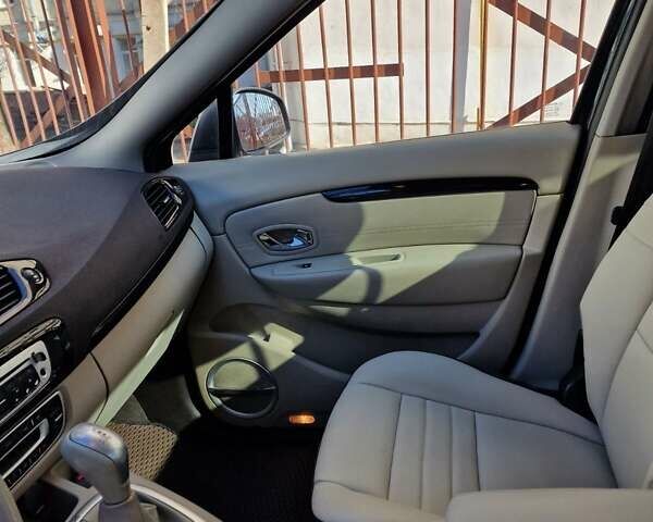 Черный Рено Megane Scenic, объемом двигателя 1.5 л и пробегом 164 тыс. км за 9100 $, фото 11 на Automoto.ua