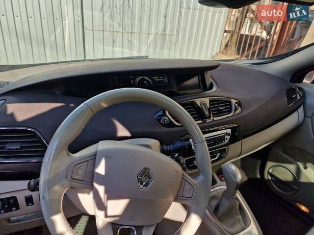 Черный Рено Megane Scenic, объемом двигателя 1.5 л и пробегом 164 тыс. км за 9100 $, фото 9 на Automoto.ua