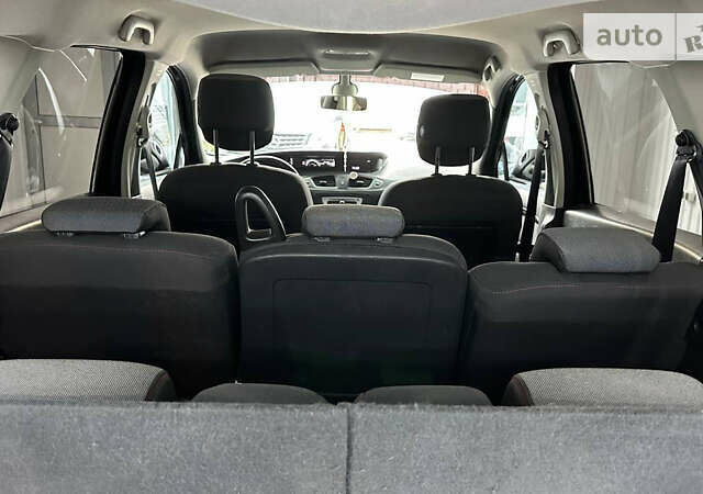 Черный Рено Megane Scenic, объемом двигателя 1.6 л и пробегом 199 тыс. км за 9200 $, фото 16 на Automoto.ua