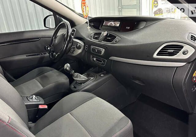 Черный Рено Megane Scenic, объемом двигателя 1.6 л и пробегом 199 тыс. км за 9200 $, фото 8 на Automoto.ua