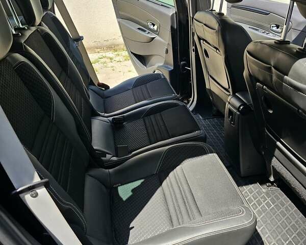 Черный Рено Megane Scenic, объемом двигателя 1.5 л и пробегом 208 тыс. км за 10750 $, фото 8 на Automoto.ua