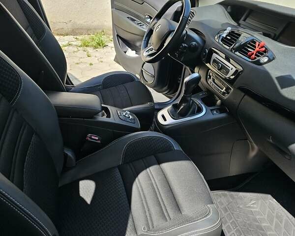 Черный Рено Megane Scenic, объемом двигателя 1.5 л и пробегом 208 тыс. км за 10750 $, фото 6 на Automoto.ua