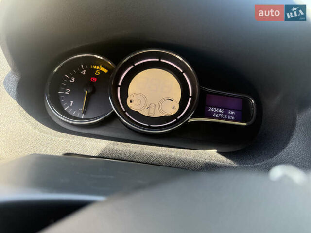 Чорний Рено Megane Scenic, об'ємом двигуна 1.5 л та пробігом 240 тис. км за 8700 $, фото 11 на Automoto.ua