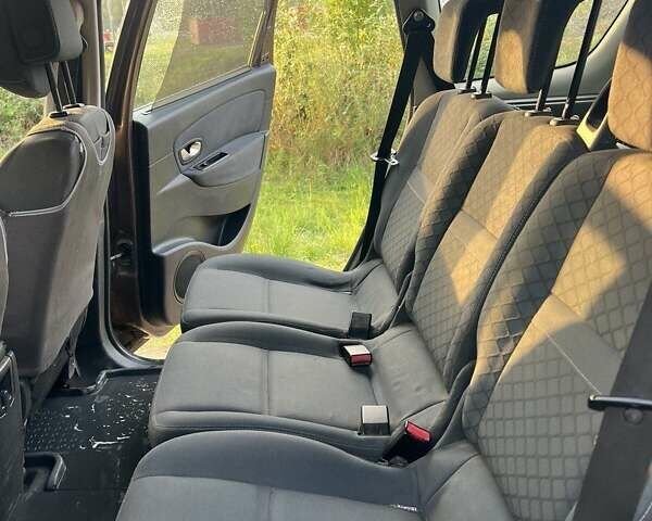 Коричневый Рено Megane Scenic, объемом двигателя 1.9 л и пробегом 290 тыс. км за 6500 $, фото 6 на Automoto.ua