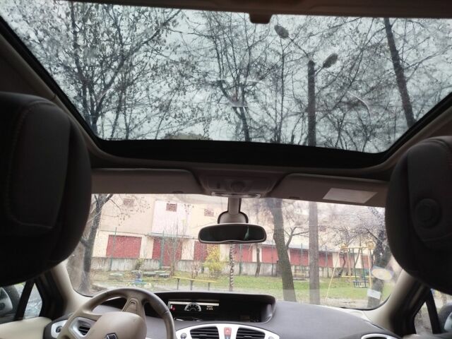 Коричневый Рено Megane Scenic, объемом двигателя 1.9 л и пробегом 349 тыс. км за 6000 $, фото 2 на Automoto.ua