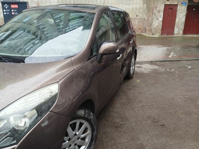 Коричневый Рено Megane Scenic, объемом двигателя 1.9 л и пробегом 349 тыс. км за 6000 $, фото 5 на Automoto.ua