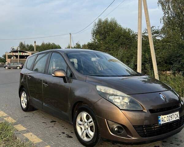 Коричневый Рено Megane Scenic, объемом двигателя 1.9 л и пробегом 290 тыс. км за 6500 $, фото 3 на Automoto.ua