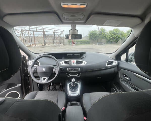 Коричневый Рено Megane Scenic, объемом двигателя 1.5 л и пробегом 217 тыс. км за 7900 $, фото 5 на Automoto.ua