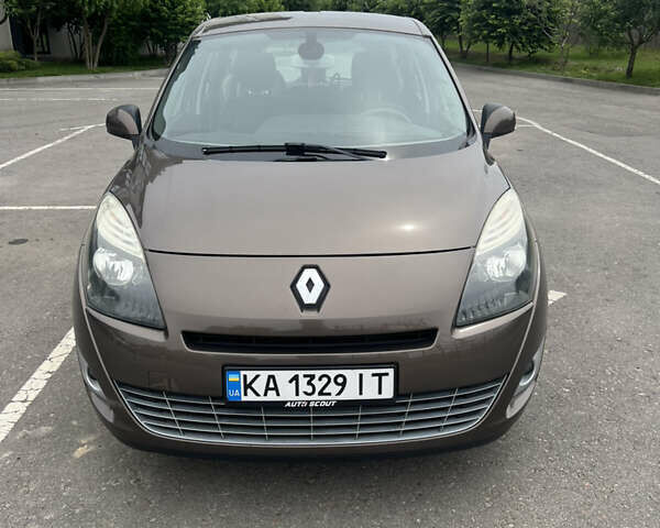Коричневый Рено Megane Scenic, объемом двигателя 1.5 л и пробегом 217 тыс. км за 7900 $, фото 2 на Automoto.ua