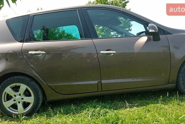 Коричневый Рено Megane Scenic, объемом двигателя 1.5 л и пробегом 235 тыс. км за 6350 $, фото 2 на Automoto.ua