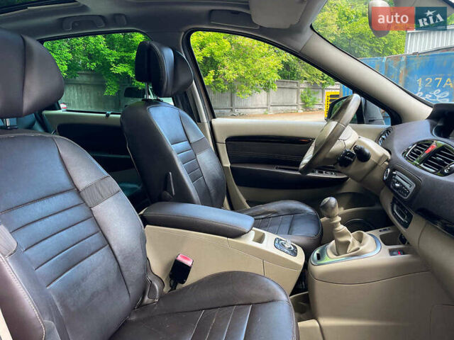 Коричневый Рено Megane Scenic, объемом двигателя 1.9 л и пробегом 303 тыс. км за 6190 $, фото 21 на Automoto.ua
