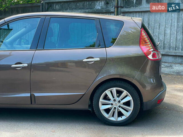 Коричневый Рено Megane Scenic, объемом двигателя 1.9 л и пробегом 303 тыс. км за 6190 $, фото 8 на Automoto.ua
