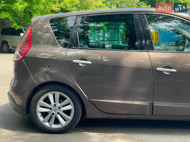 Коричневый Рено Megane Scenic, объемом двигателя 1.9 л и пробегом 303 тыс. км за 6190 $, фото 4 на Automoto.ua