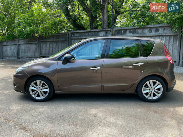 Коричневый Рено Megane Scenic, объемом двигателя 1.9 л и пробегом 303 тыс. км за 6190 $, фото 10 на Automoto.ua