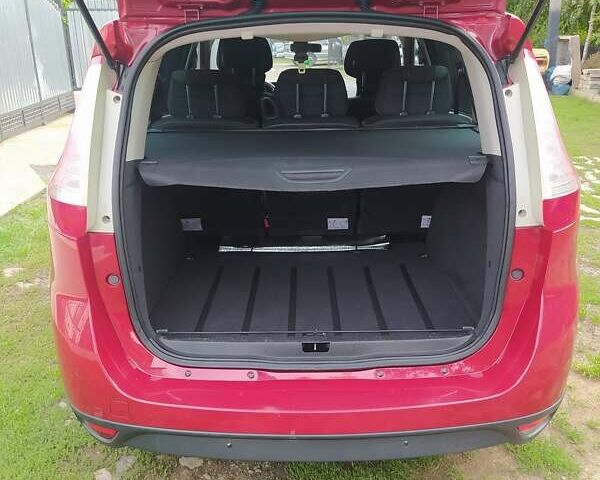 Красный Рено Megane Scenic, объемом двигателя 1.5 л и пробегом 209 тыс. км за 6800 $, фото 21 на Automoto.ua
