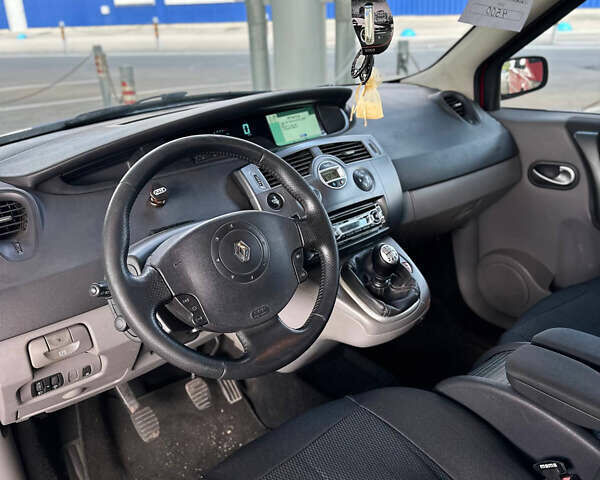 Красный Рено Megane Scenic, объемом двигателя 2 л и пробегом 230 тыс. км за 4500 $, фото 15 на Automoto.ua