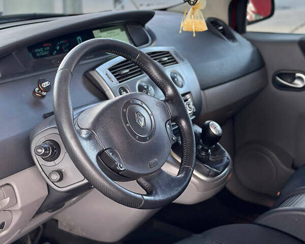 Красный Рено Megane Scenic, объемом двигателя 2 л и пробегом 230 тыс. км за 4500 $, фото 13 на Automoto.ua