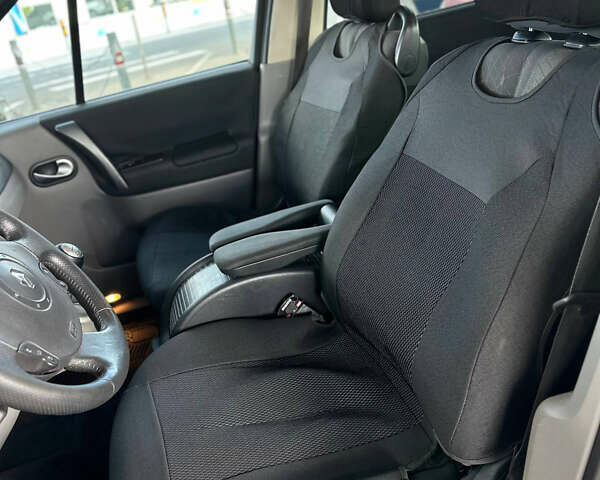 Красный Рено Megane Scenic, объемом двигателя 2 л и пробегом 230 тыс. км за 4500 $, фото 14 на Automoto.ua