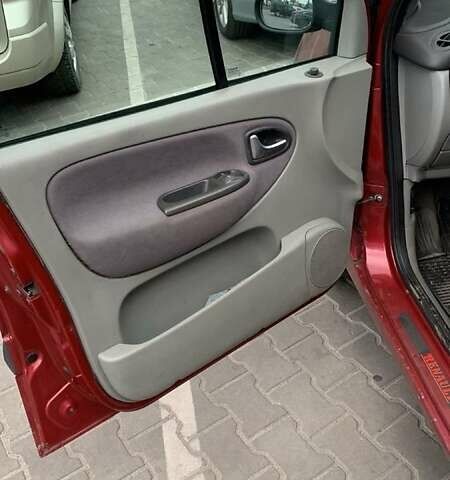 Красный Рено Megane Scenic, объемом двигателя 1.9 л и пробегом 242 тыс. км за 3500 $, фото 2 на Automoto.ua