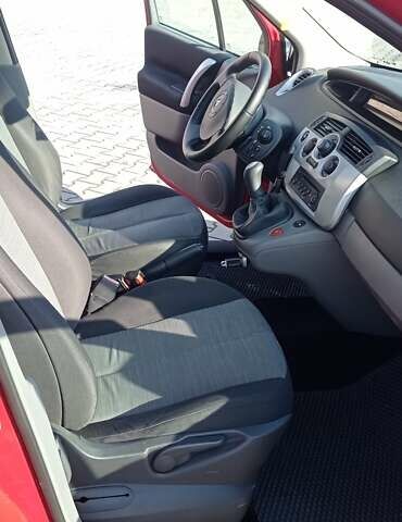 Красный Рено Megane Scenic, объемом двигателя 1.6 л и пробегом 270 тыс. км за 4500 $, фото 6 на Automoto.ua