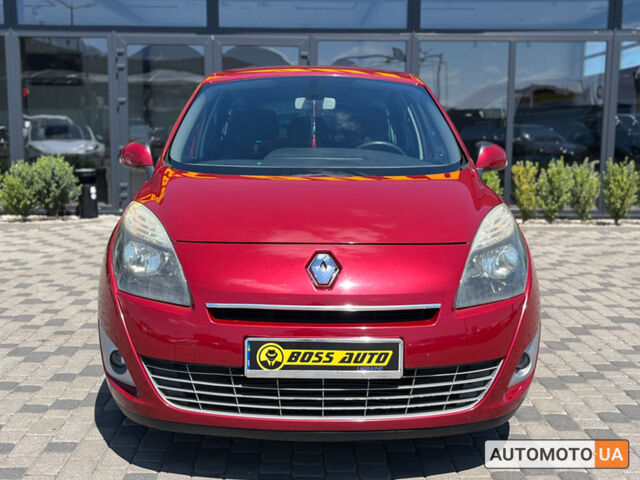 Красный Рено Megane Scenic, объемом двигателя 1.5 л и пробегом 223 тыс. км за 7200 $, фото 1 на Automoto.ua