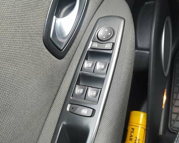 Червоний Рено Megane Scenic, об'ємом двигуна 1.5 л та пробігом 230 тис. км за 6800 $, фото 7 на Automoto.ua