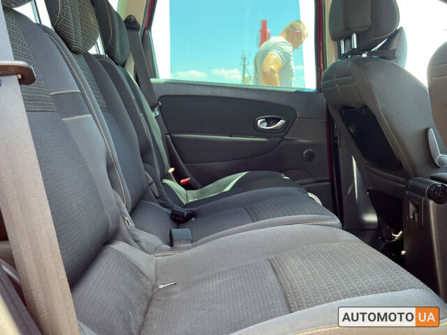 Красный Рено Megane Scenic, объемом двигателя 1.5 л и пробегом 223 тыс. км за 7200 $, фото 22 на Automoto.ua