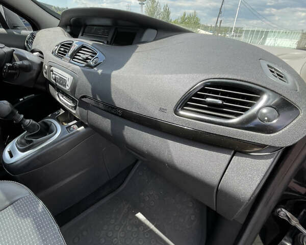 Рено Megane Scenic, объемом двигателя 1.46 л и пробегом 232 тыс. км за 10700 $, фото 6 на Automoto.ua