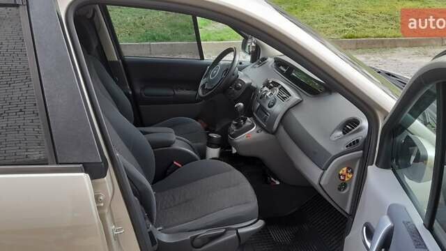 Рено Megane Scenic, объемом двигателя 1.6 л и пробегом 275 тыс. км за 6300 $, фото 10 на Automoto.ua