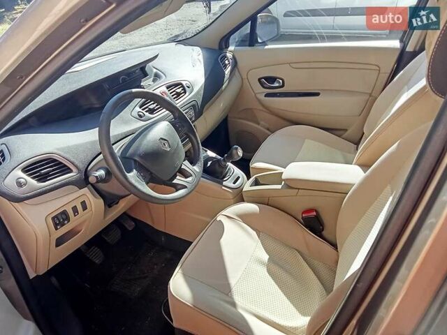 Рено Megane Scenic, объемом двигателя 1.5 л и пробегом 189 тыс. км за 6900 $, фото 9 на Automoto.ua
