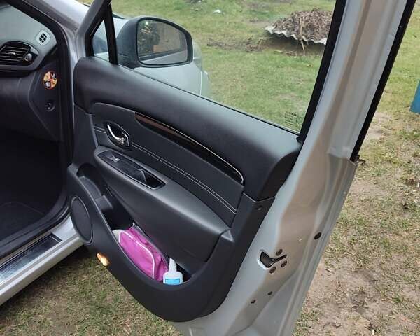 Рено Megane Scenic, объемом двигателя 1.46 л и пробегом 244 тыс. км за 8900 $, фото 21 на Automoto.ua