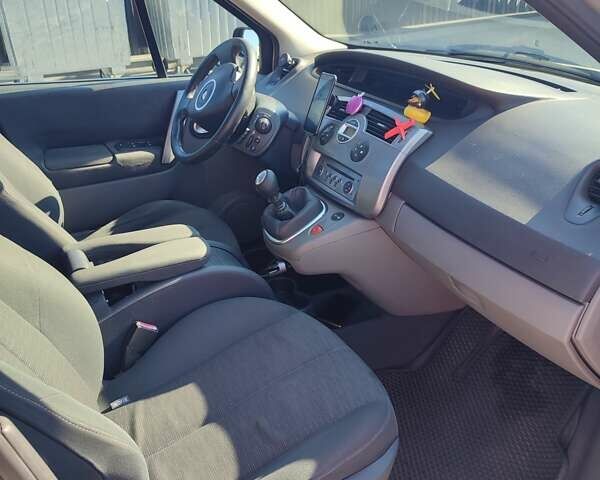 Желтый Рено Megane Scenic, объемом двигателя 1.46 л и пробегом 325 тыс. км за 5700 $, фото 1 на Automoto.ua