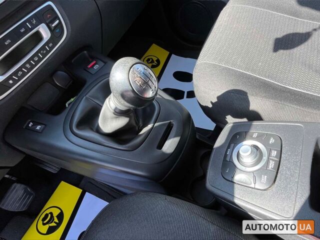 Сірий Рено Megane Scenic, об'ємом двигуна 1.5 л та пробігом 160 тис. км за 8600 $, фото 18 на Automoto.ua