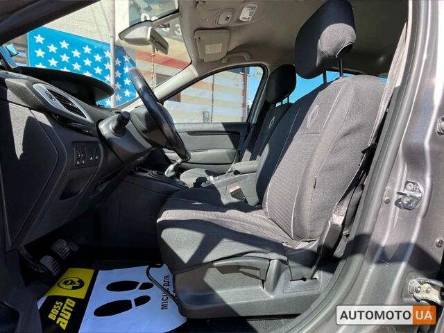Сірий Рено Megane Scenic, об'ємом двигуна 1.5 л та пробігом 160 тис. км за 8600 $, фото 12 на Automoto.ua