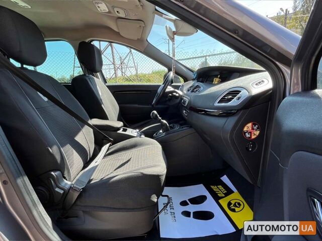 Сірий Рено Megane Scenic, об'ємом двигуна 1.5 л та пробігом 160 тис. км за 8600 $, фото 29 на Automoto.ua