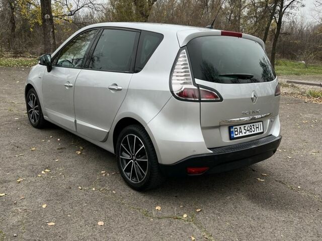 Серый Рено Megane Scenic, объемом двигателя 1.2 л и пробегом 203 тыс. км за 7300 $, фото 3 на Automoto.ua