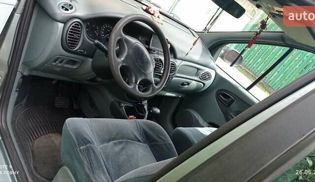 Серый Рено Megane Scenic, объемом двигателя 2 л и пробегом 200 тыс. км за 2500 $, фото 5 на Automoto.ua