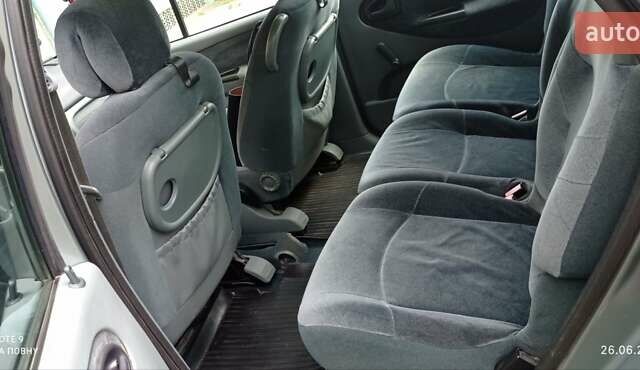 Серый Рено Megane Scenic, объемом двигателя 2 л и пробегом 200 тыс. км за 2500 $, фото 1 на Automoto.ua