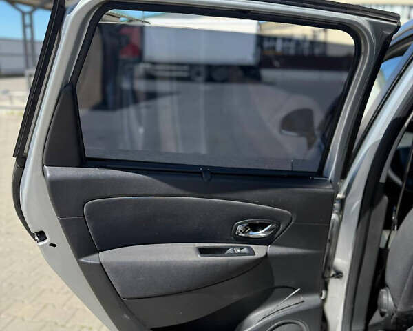 Серый Рено Megane Scenic, объемом двигателя 1.46 л и пробегом 350 тыс. км за 7000 $, фото 7 на Automoto.ua