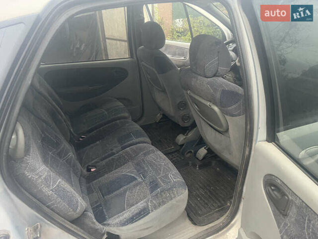 Серый Рено Megane Scenic, объемом двигателя 1.6 л и пробегом 320 тыс. км за 3100 $, фото 6 на Automoto.ua