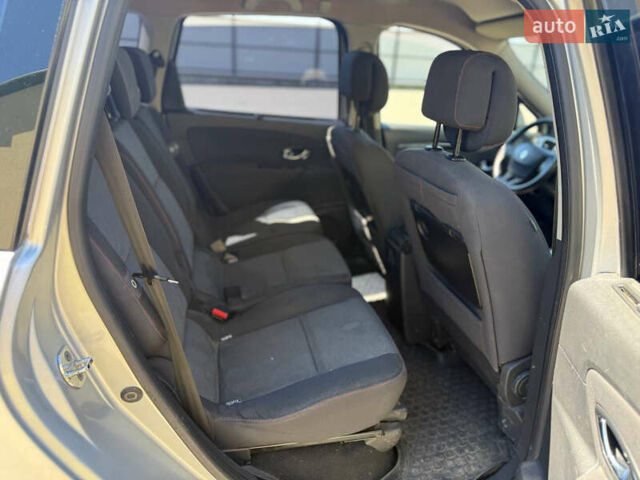 Серый Рено Megane Scenic, объемом двигателя 1.46 л и пробегом 350 тыс. км за 7000 $, фото 11 на Automoto.ua