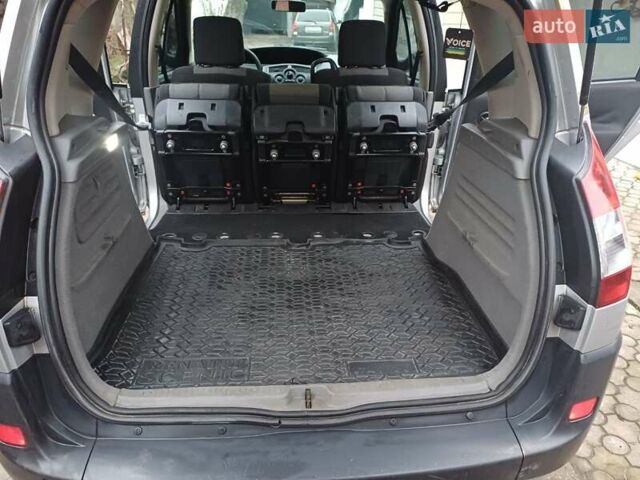 Сірий Рено Megane Scenic, об'ємом двигуна 1.6 л та пробігом 305 тис. км за 4300 $, фото 11 на Automoto.ua