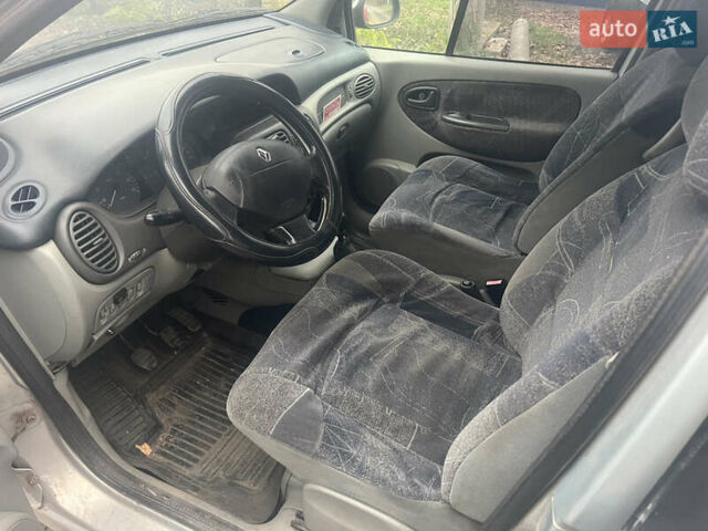 Серый Рено Megane Scenic, объемом двигателя 1.6 л и пробегом 320 тыс. км за 3100 $, фото 4 на Automoto.ua