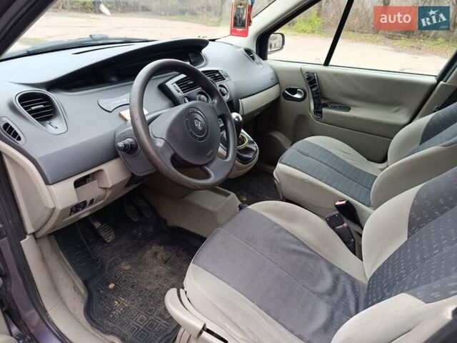 Серый Рено Megane Scenic, объемом двигателя 1.6 л и пробегом 227 тыс. км за 4000 $, фото 8 на Automoto.ua