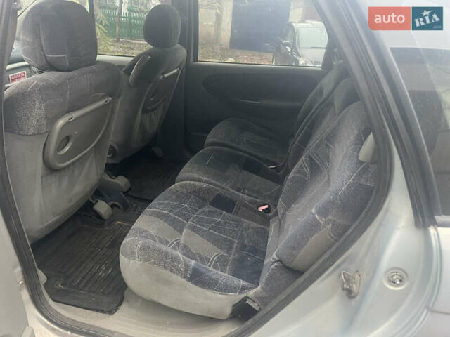 Серый Рено Megane Scenic, объемом двигателя 1.6 л и пробегом 320 тыс. км за 3100 $, фото 7 на Automoto.ua