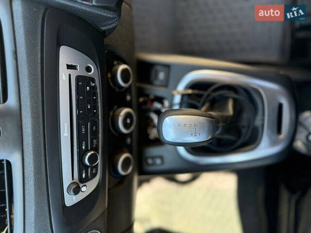 Серый Рено Megane Scenic, объемом двигателя 1.46 л и пробегом 350 тыс. км за 7000 $, фото 18 на Automoto.ua