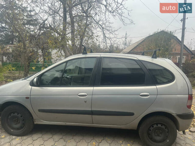 Серый Рено Megane Scenic, объемом двигателя 1.6 л и пробегом 320 тыс. км за 3100 $, фото 3 на Automoto.ua