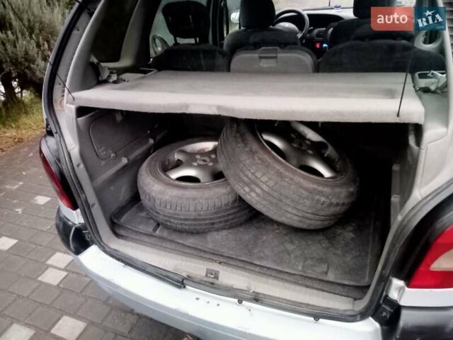 Серый Рено Megane Scenic, объемом двигателя 1.9 л и пробегом 363 тыс. км за 2650 $, фото 7 на Automoto.ua