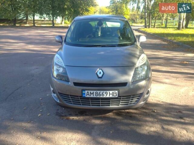 Сірий Рено Megane Scenic, об'ємом двигуна 1.87 л та пробігом 294 тис. км за 6800 $, фото 1 на Automoto.ua