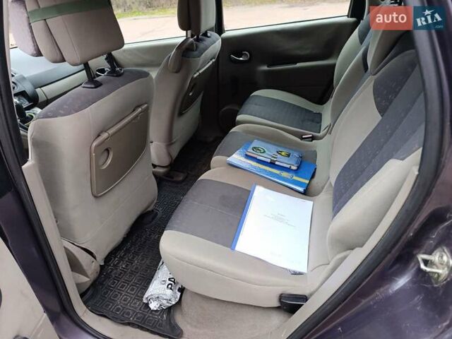 Серый Рено Megane Scenic, объемом двигателя 1.6 л и пробегом 227 тыс. км за 4000 $, фото 9 на Automoto.ua